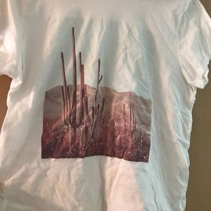 UNIVERSAL THREAD T SHIRT